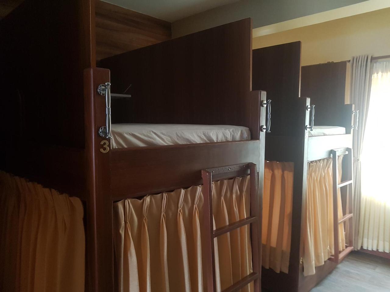 Om Gaura Hotel Похара Екстериор снимка