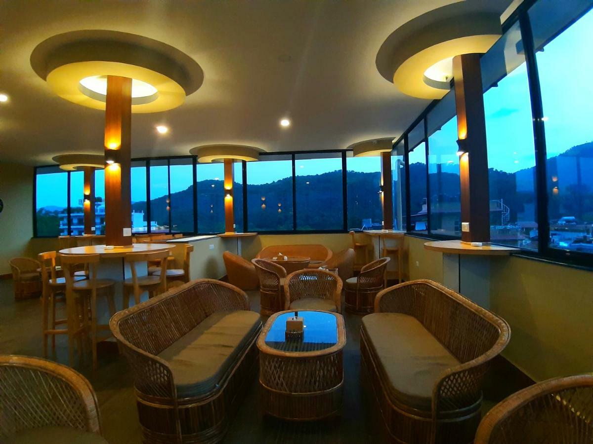 Om Gaura Hotel Похара Екстериор снимка